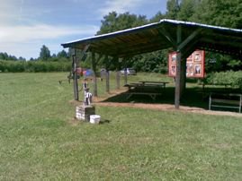 Uczestnicy spotkania Arkonii nad jeziorem Babant Mały