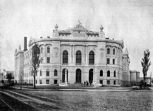 Uczestnicy wykładu o przedwojennej Warszawie na Kwaterze Arkonii