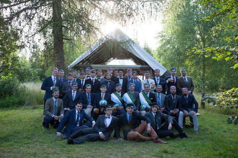 Uczestnicy Komerszu Letniego Welecji w Ostrowinie