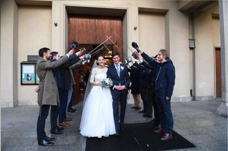 Para młoda podczas ceremonii ślubu