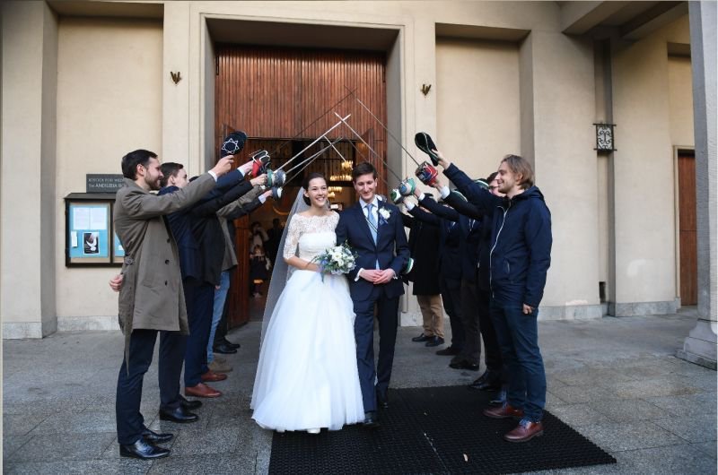 Para młoda podczas ceremonii ślubu