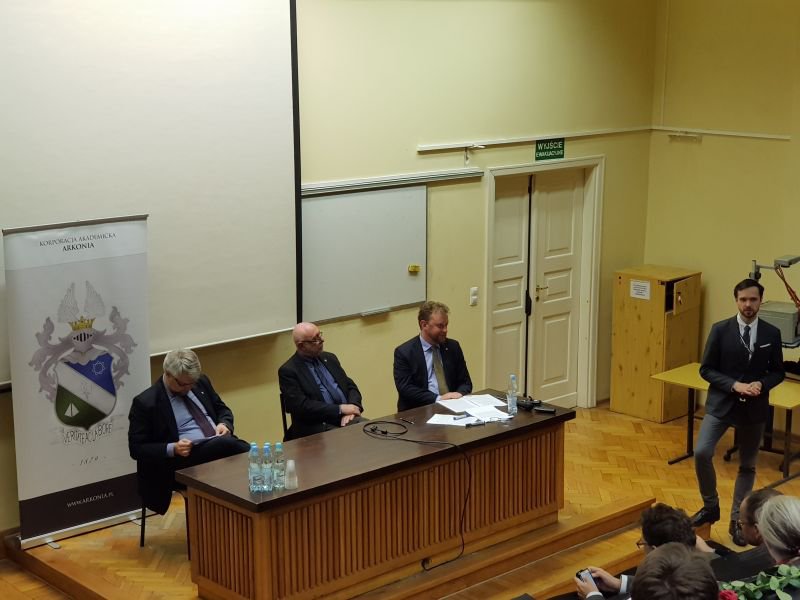 Paneliści podczas debaty Studia przyszlosci na Politechnice Warszawskiej