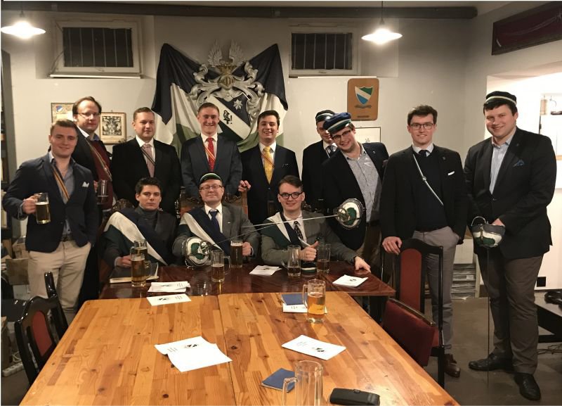 Wspólne zdjęcie polskich i niemieckich korporantów podczas spotkania