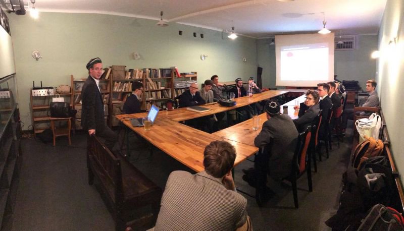 Uczestnicy wykładu o funduszach inwestycyjnych na kwaterze Arkonii