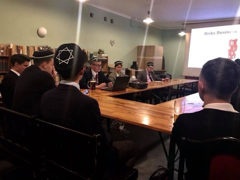Uczestnicy spotkania o inwestycjach alternatywnych na kwaterze Arkonii